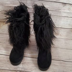 Black Boots w/ Fur